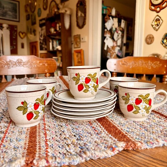 Vintage MCM 10 Piece Regency Designer Strawberry Stoneware Tea Set - Perfect for - Picture 7 of 8
